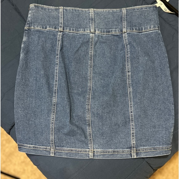 Juniors' SO  Front Slit Mini Skirt SZ 15 - Picture 3 of 4